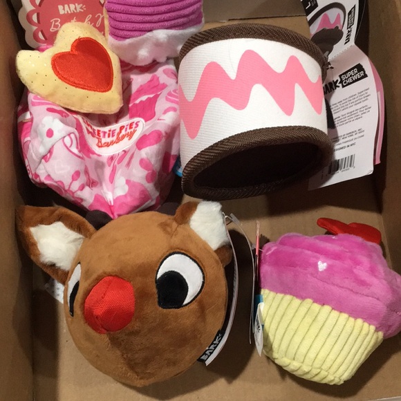$18 🎈 NWT barkbox dog toys Rudolph ice cream sandwich cupcake cookies lot of 4